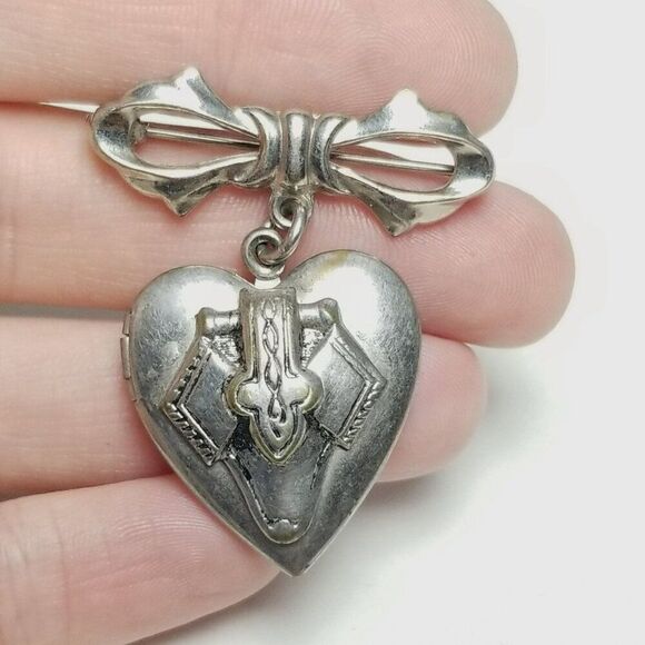 Vintage Heart Locket Pendant Brooch, Silver Tone Charm, Sweetheart Estate - Picture 6 of 7
